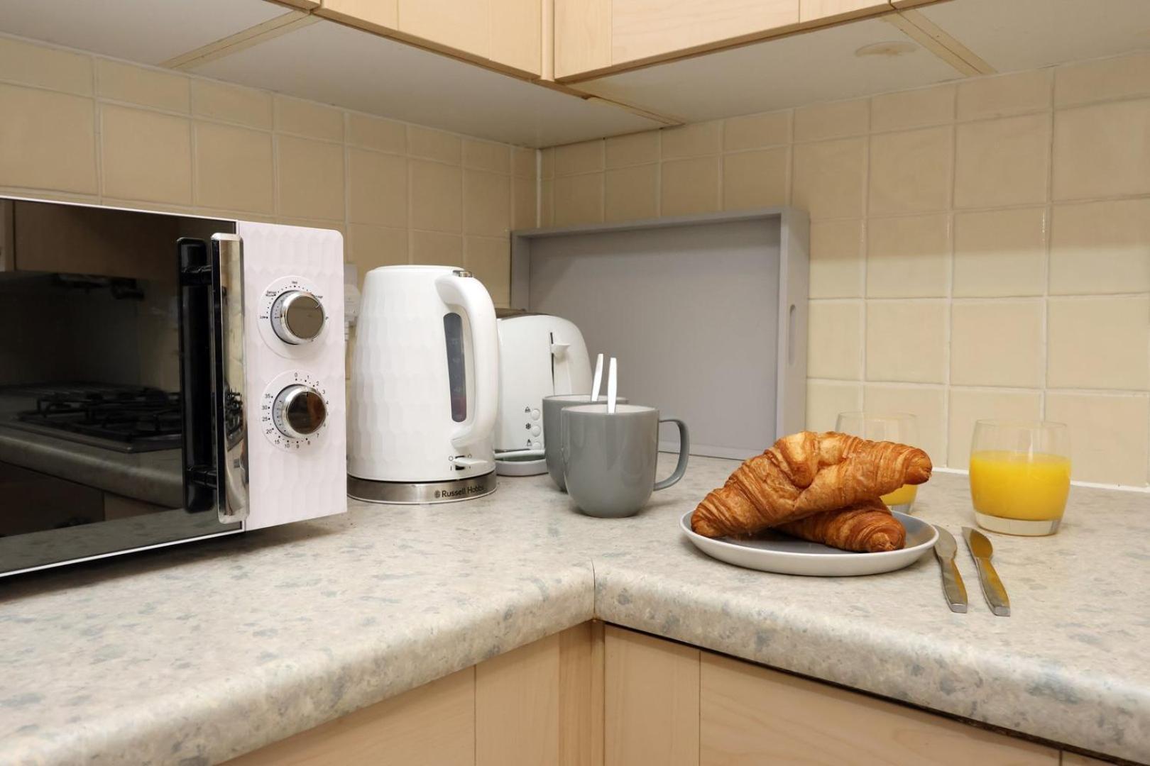 Relaxing 2-Bed Coastal Escape In Port Talbot Apartment Luaran gambar