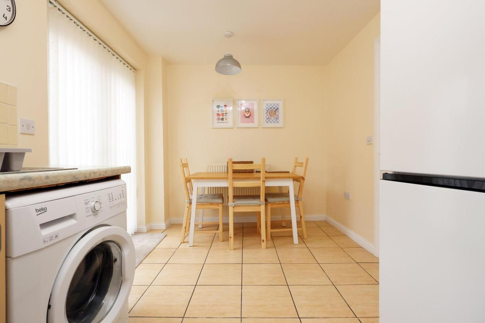 Relaxing 2-Bed Coastal Escape In Port Talbot Apartment Luaran gambar