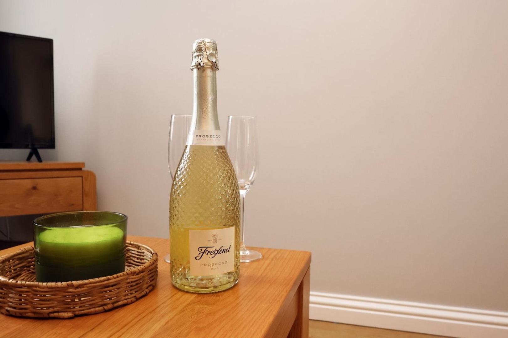 Relaxing 2-Bed Coastal Escape In Port Talbot Apartment Luaran gambar