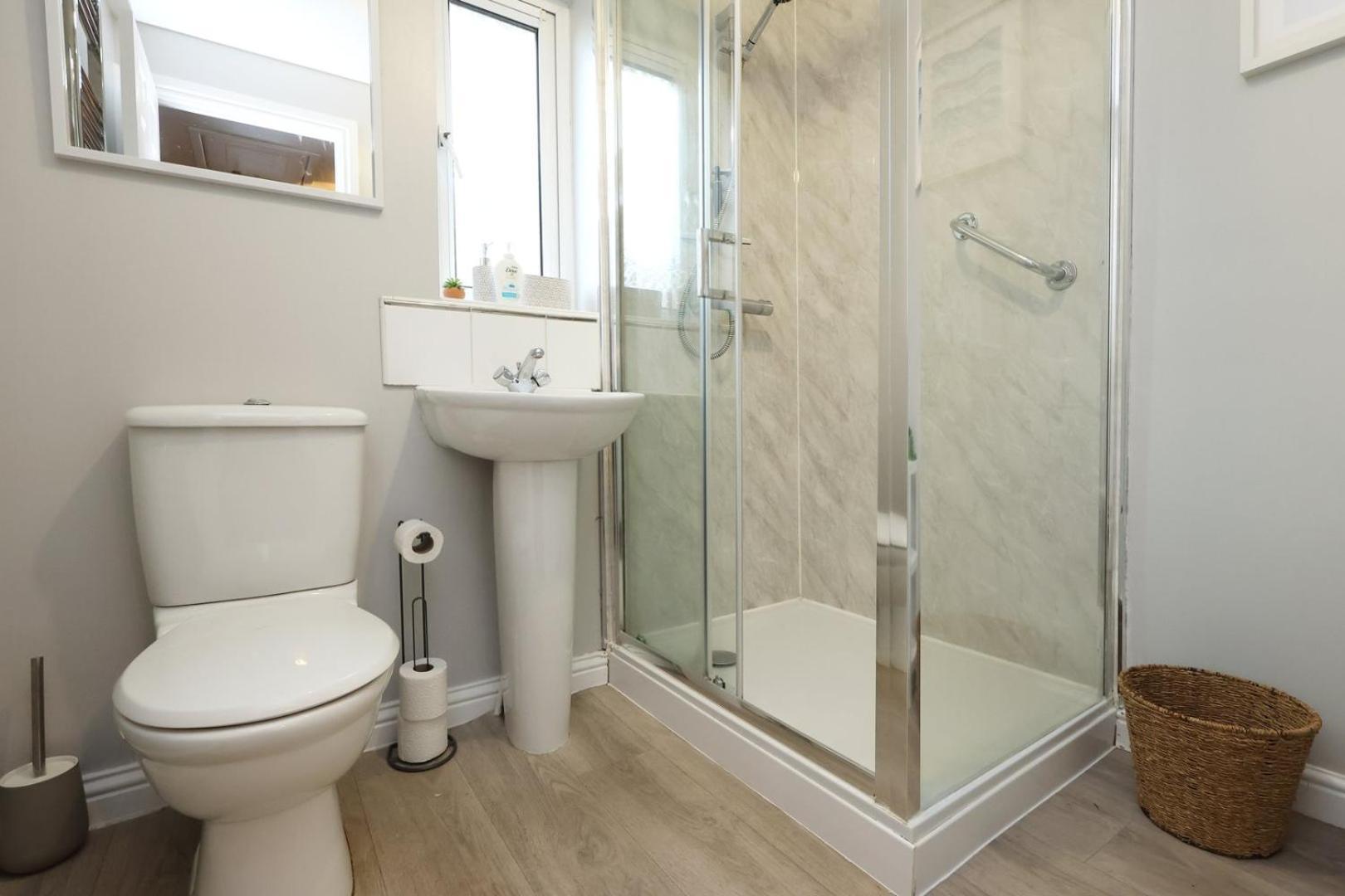 Relaxing 2-Bed Coastal Escape In Port Talbot Apartment Luaran gambar