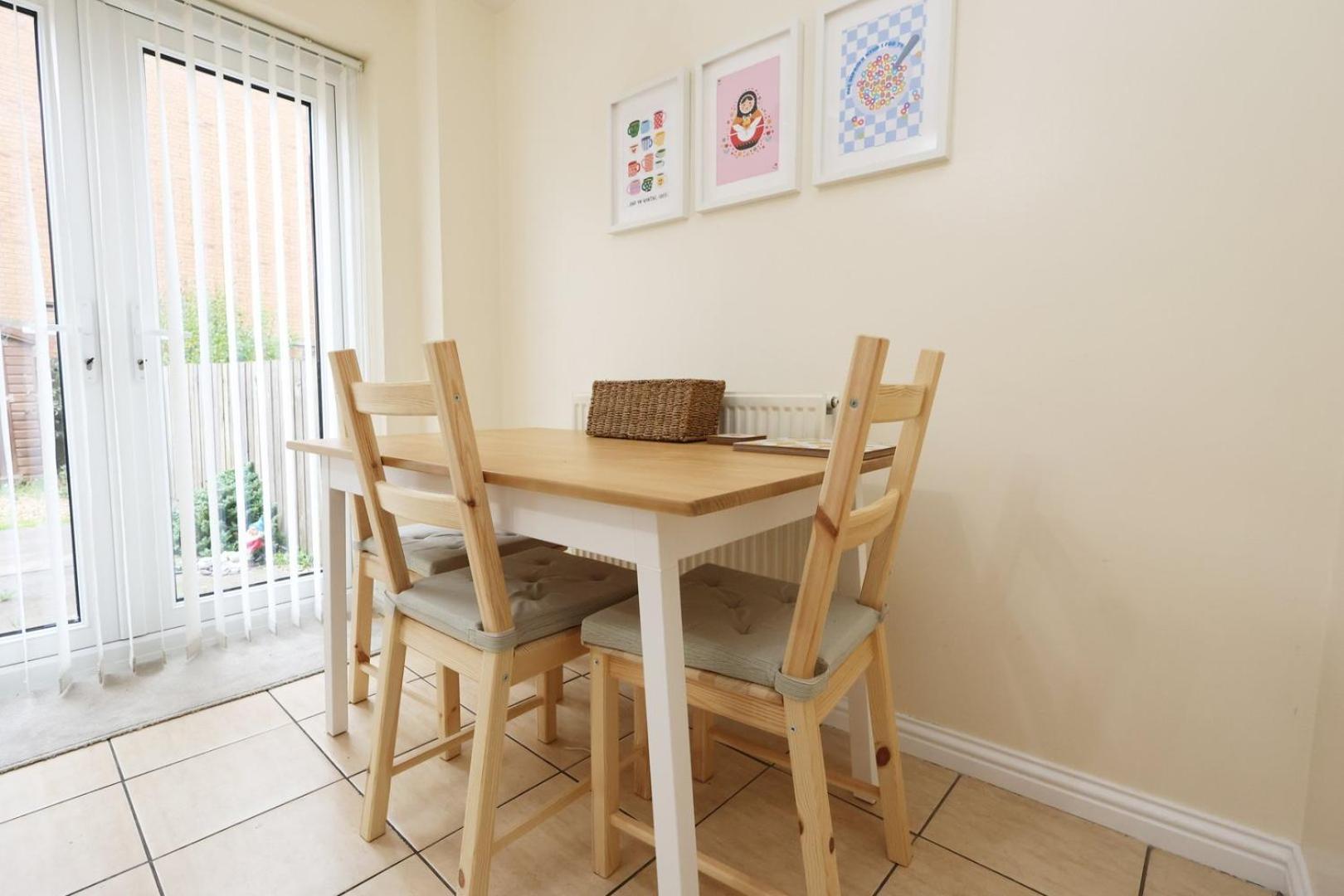 Relaxing 2-Bed Coastal Escape In Port Talbot Apartment Luaran gambar
