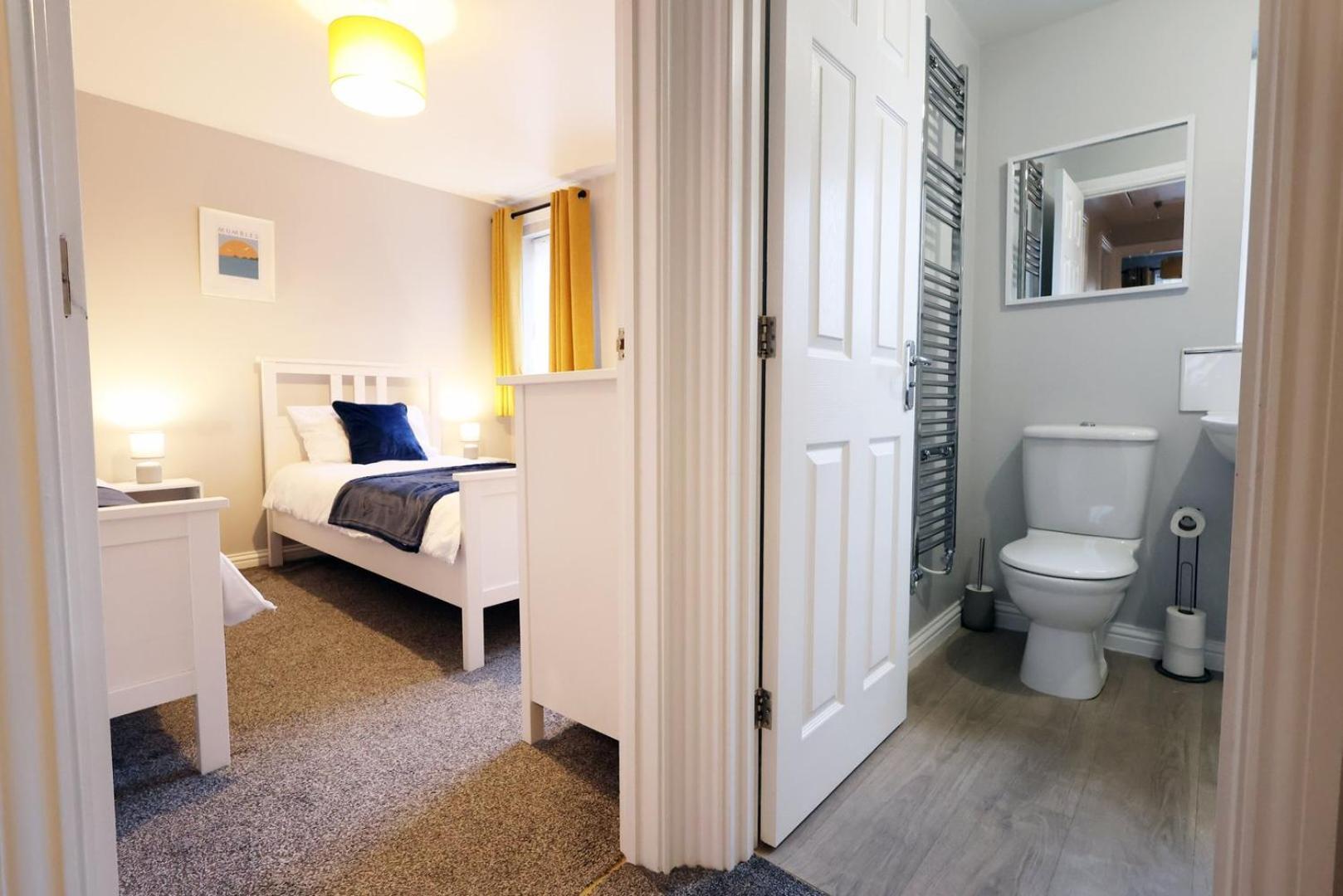 Relaxing 2-Bed Coastal Escape In Port Talbot Apartment Luaran gambar