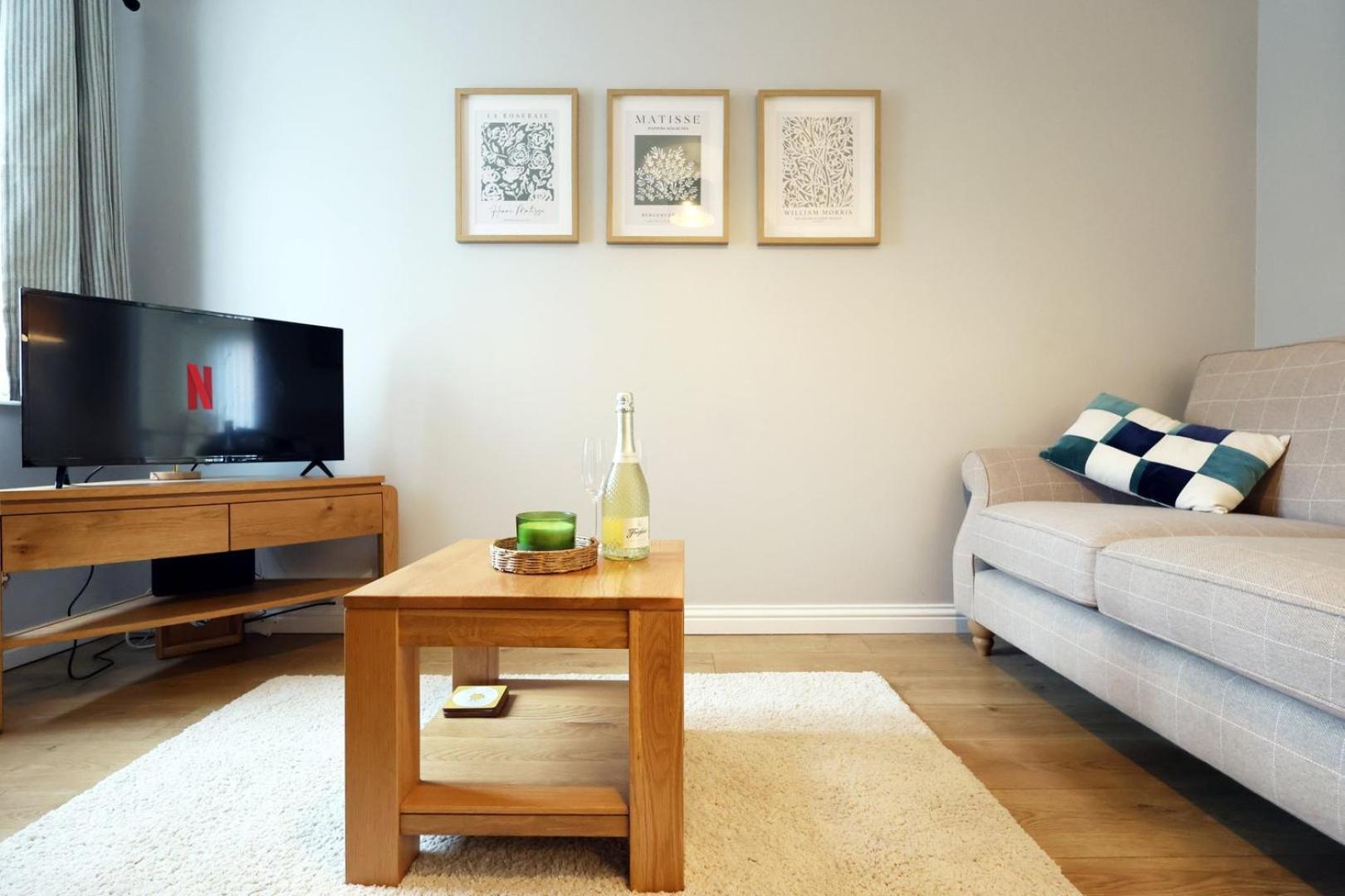 Relaxing 2-Bed Coastal Escape In Port Talbot Apartment Luaran gambar