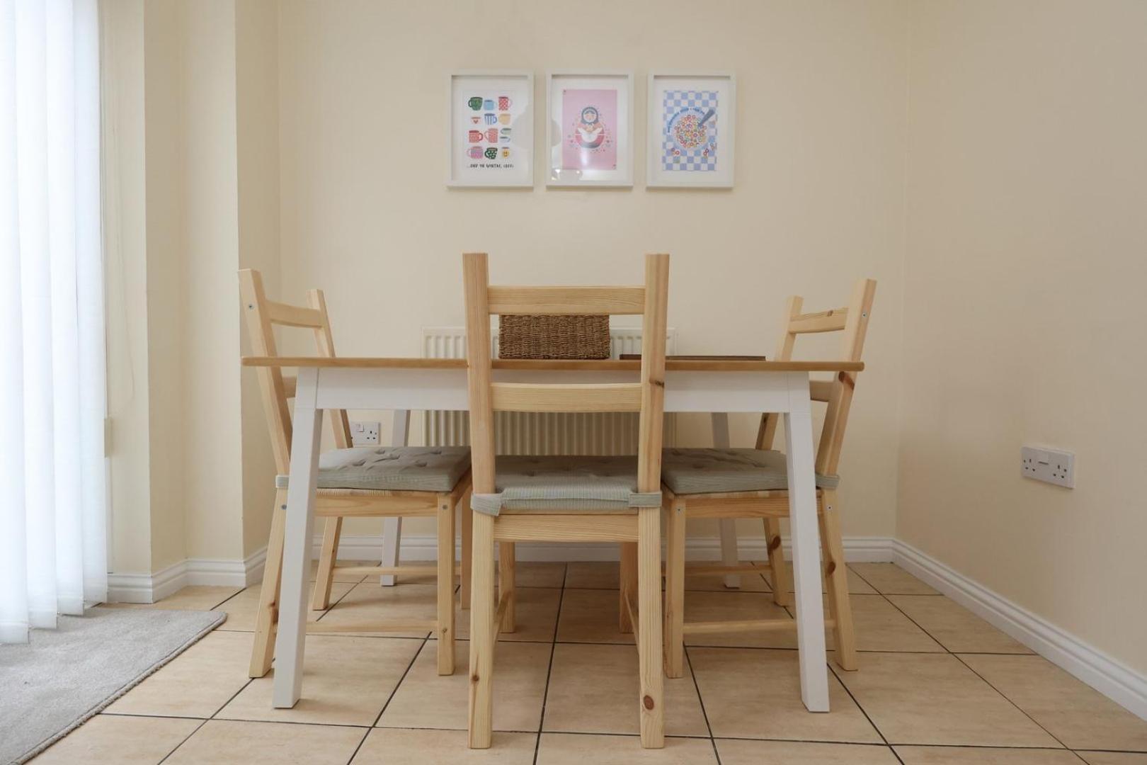 Relaxing 2-Bed Coastal Escape In Port Talbot Apartment Luaran gambar